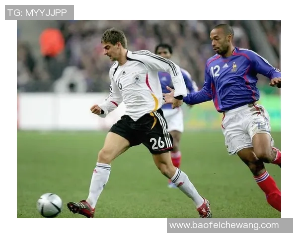 当今足球场上那些令人瞩目的帅气明星球员盘点与分析